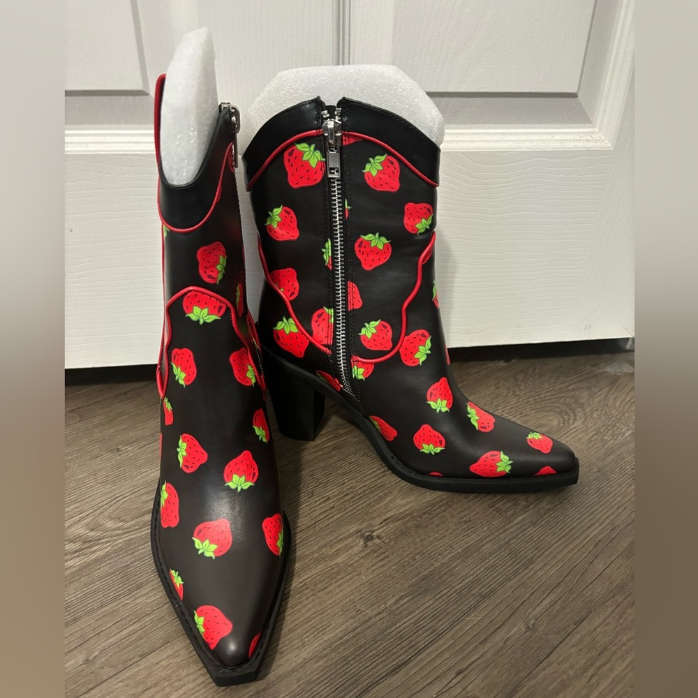 NWOB Dolls Kill x Strawberry Shortcake Black Meadow Greeting Cowboy Boots - Picture 5 of 7